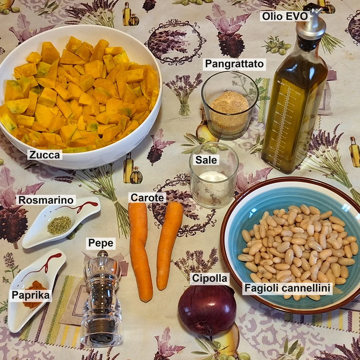 Gli ingredienti etichettati: zucca, fagioli cannellini, cipolla, carote, pangrattato, olio EVO, sale, paprika, rosmarino e pepe.
