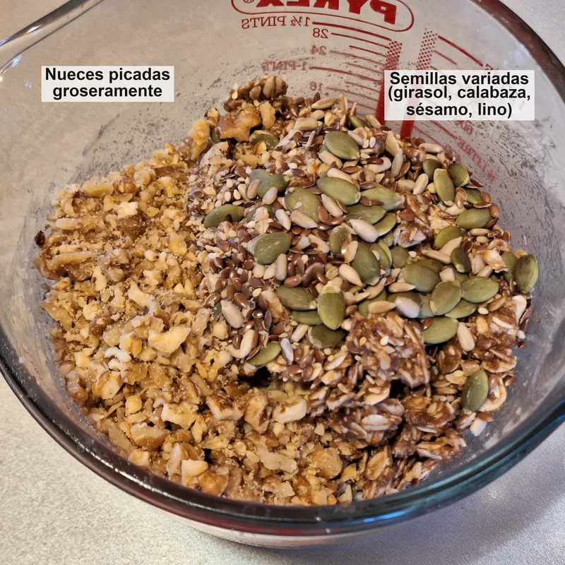 mezclados los secos, añadidas nueces y semillas variadas (girasol, calabaza, sésamo blanco)