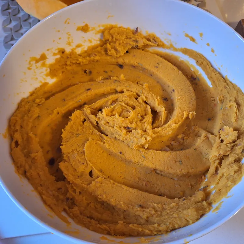 The mixture after blending, smooth and even.