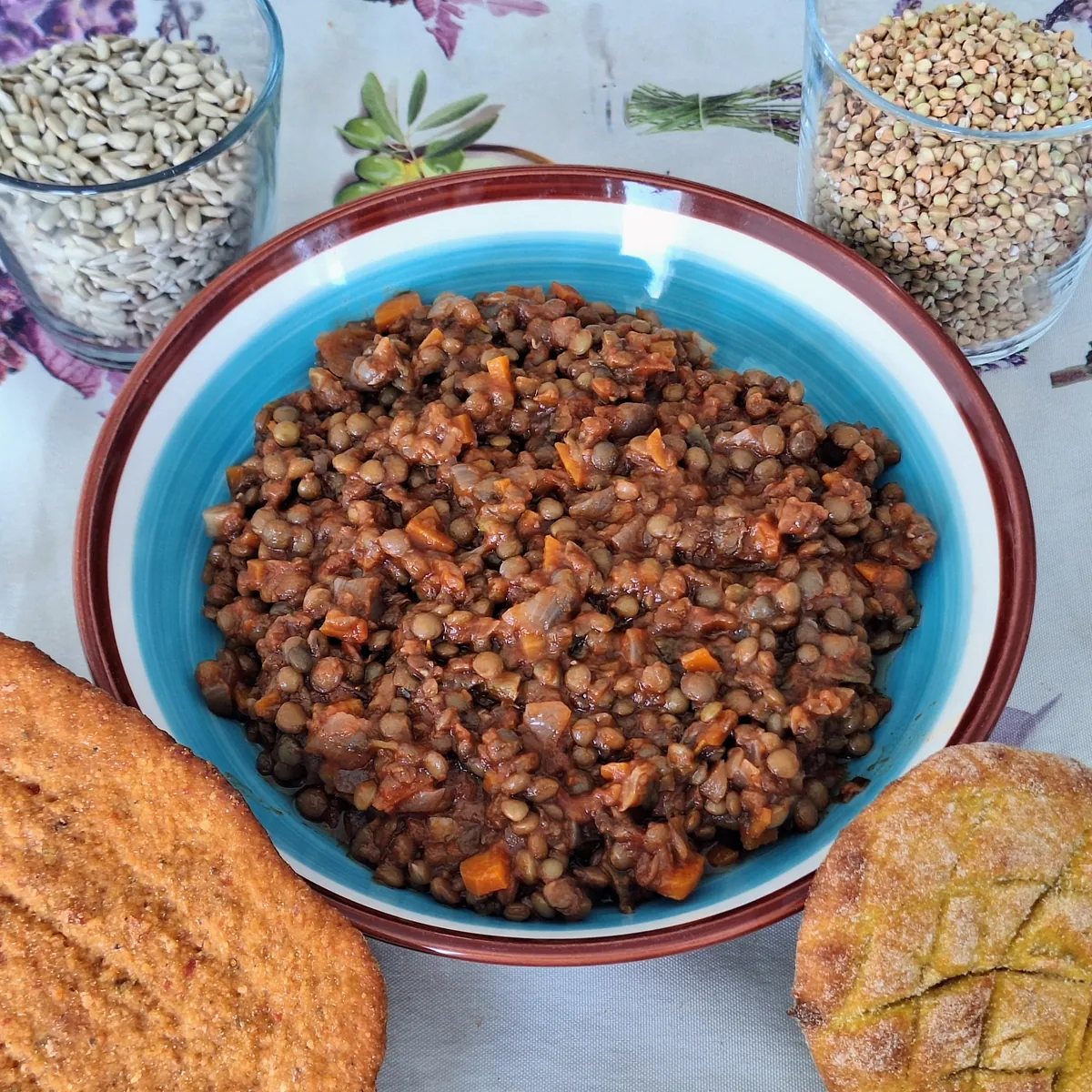 Zuppa di lenticchie con melanzana e pomodoro